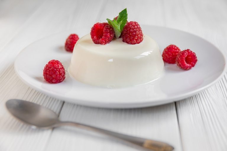 Panna cotta z malinami